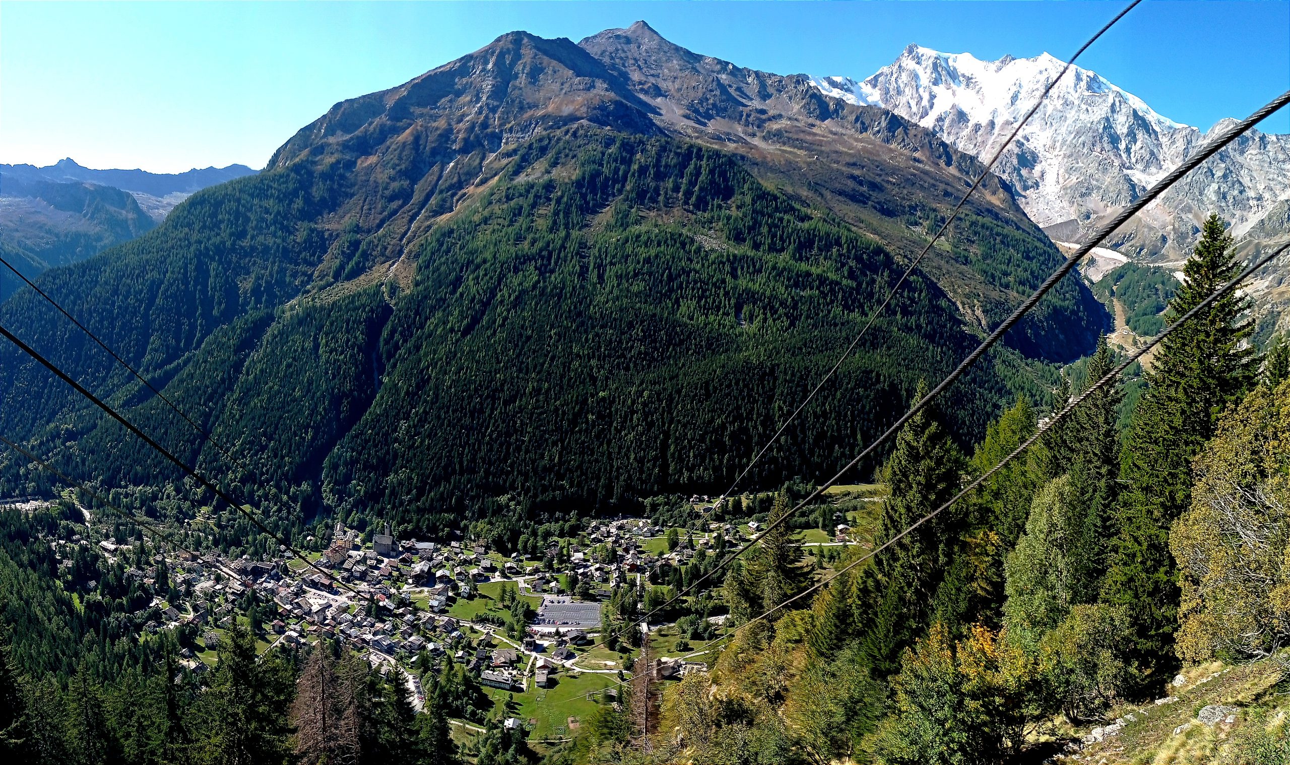 Valle Anzasca con vista su Macugnaga e il Monte Rosa