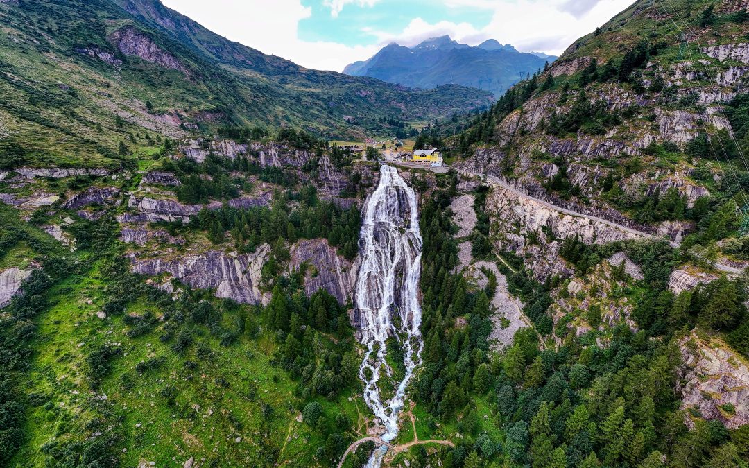 Cascata del Toce: una de las cascadas más altas de los Alpes