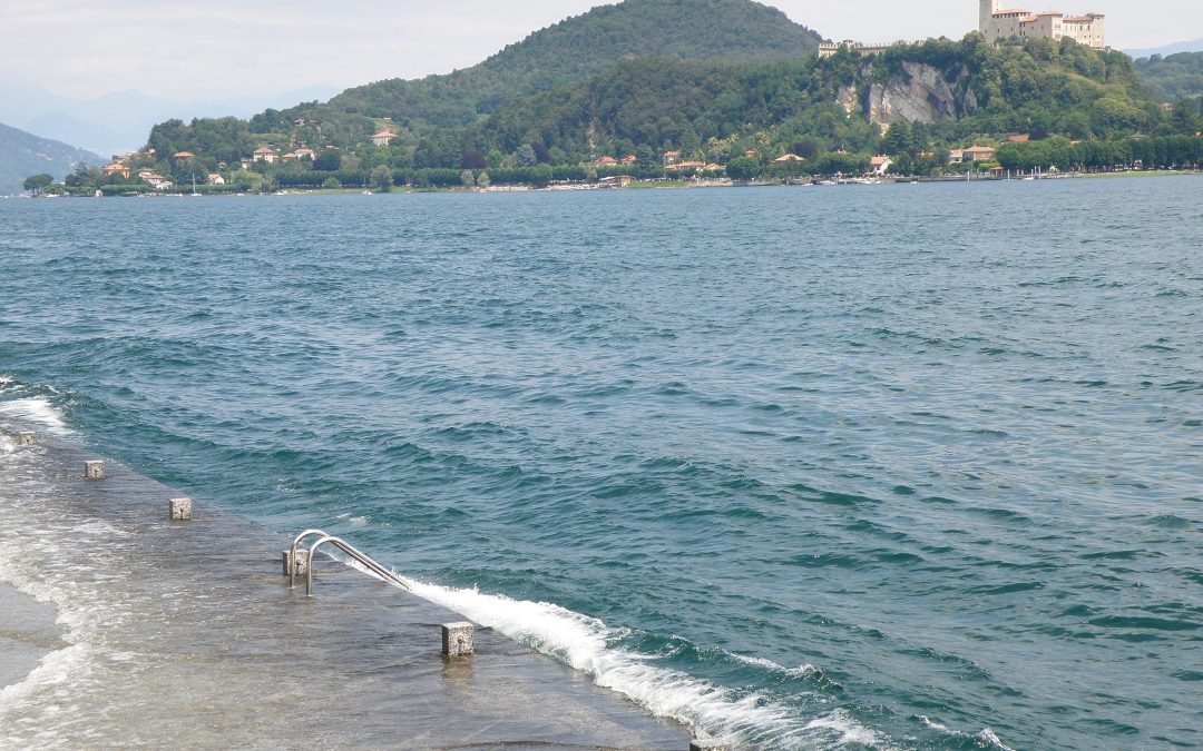 Arona: de stad van de Borromeo’s aan het Lago Maggiore